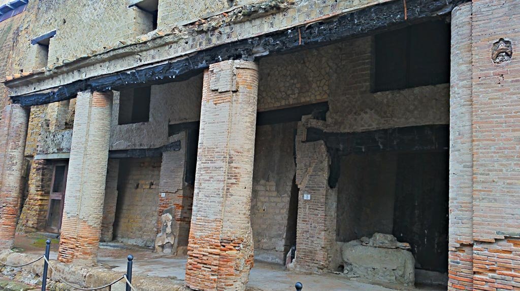 Decumanus Maximus, Herculaneum. May 2006. Carbonised wood from west side of doorway numbered 4.
Photo courtesy of Nicolas Monteix.
