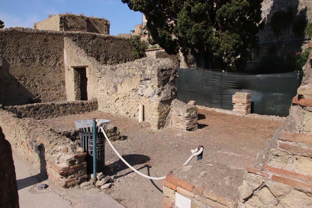 II.3 Herculaneum, September 2019. Looking south-west across site of two rooms on south side of vestibule.
Photo courtesy of Klaus Heese.

