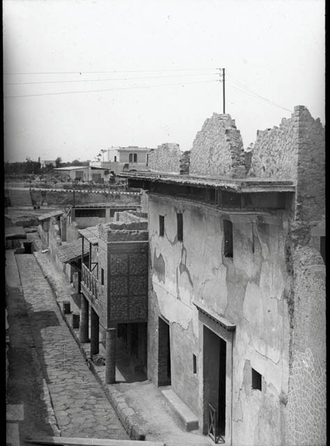 Cardo IV Inferiore, Herculaneum. 1932. P.C. H.36. Photo by P. C.   Looking south along the west side of Cardo IV Inferiore, towards doorway of III.11, the House of the Wooden Partition,  Used with the permission of the Institute of Archaeology, University of Oxford. File name instarchbx92im005 Resource ID 41154.
