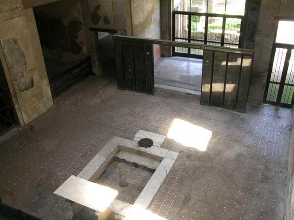 III.11 Herculaneum. May 2005. Room 6, looking south-west across atrium, from upper room.
Photo courtesy of Nicolas Monteix.
