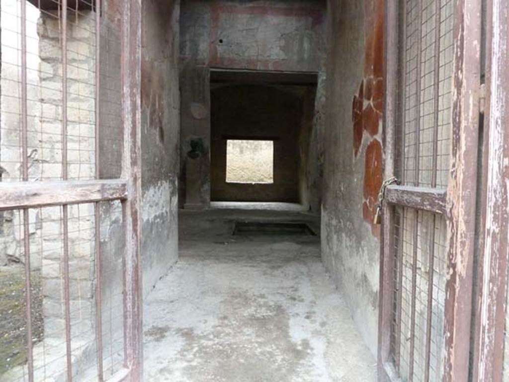 Ins. III 16, Herculaneum, September 2015. Threshold of doorway