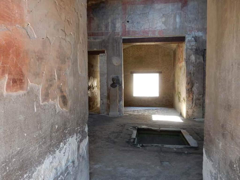 Ins. III 16, Herculaneum, September 2015. Looking through entrance doorway, along corridor (fauces) to atrium.
