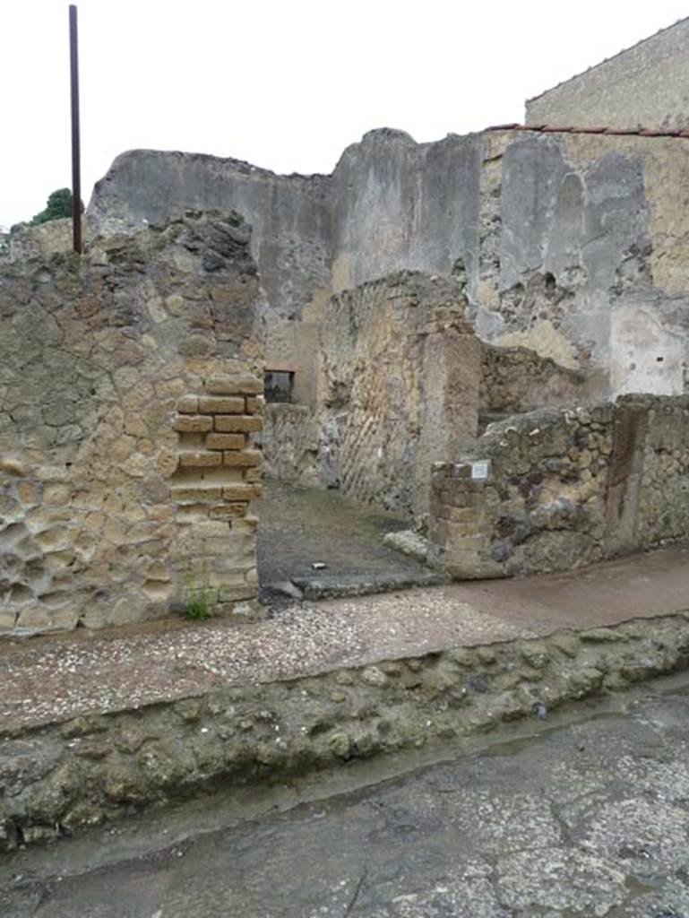 Ins. III.18 Herculaneum, September 2015. Entrance doorway on Cardo IV Inferiore, looking west.