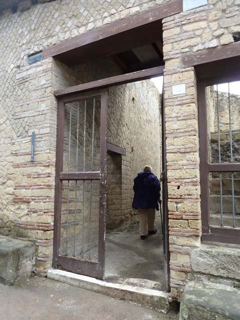 IV.4 Herculaneum. September 2015. Entrance doorway.