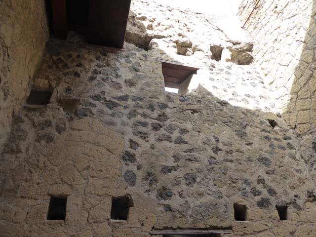 IV.4, Herculaneum, October 2014. Upper west wall above window, with holes for support beams of at least three floors.  Photo courtesy of Michael Binns.
