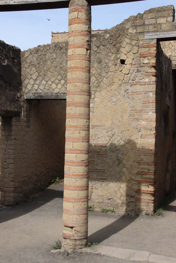 IV.4 Herculaneum. September 2017. Looking west from open courtyard 6, towards small courtyard 3, and through to entrance corridor.
Photo courtesy of Klaus Heese.
