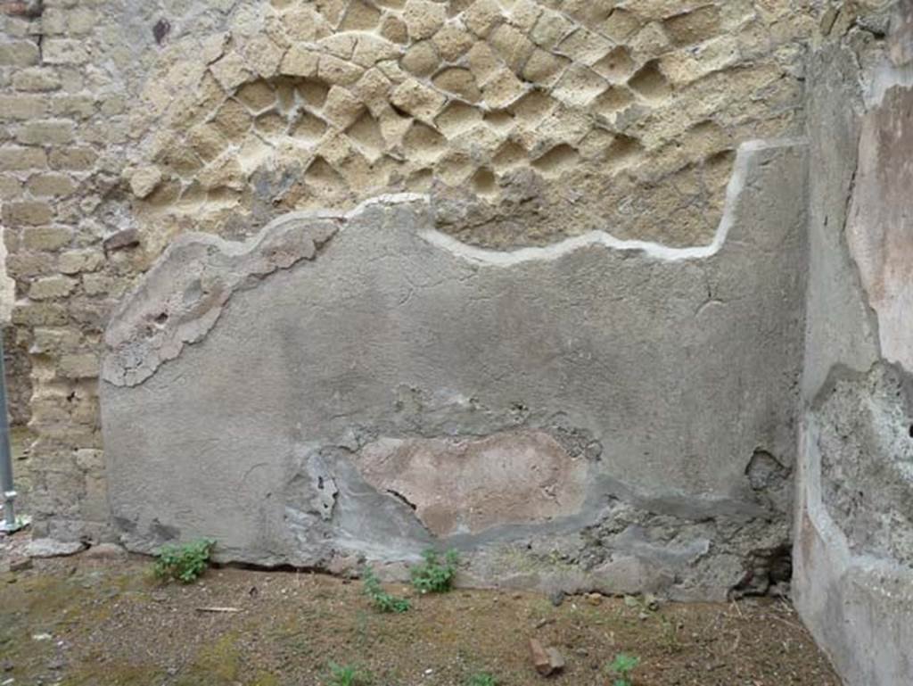 IV.17/18, Herculaneum, September 2015. West wall of vestibule, taken through doorway from IV.17.