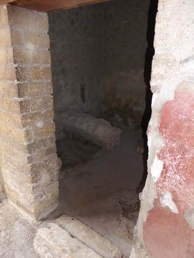 V.7, Herculaneum. October 2014. Looking north-west through doorway to kitchen on north side of entrance corridor.  Photo courtesy of Michael Binns.
