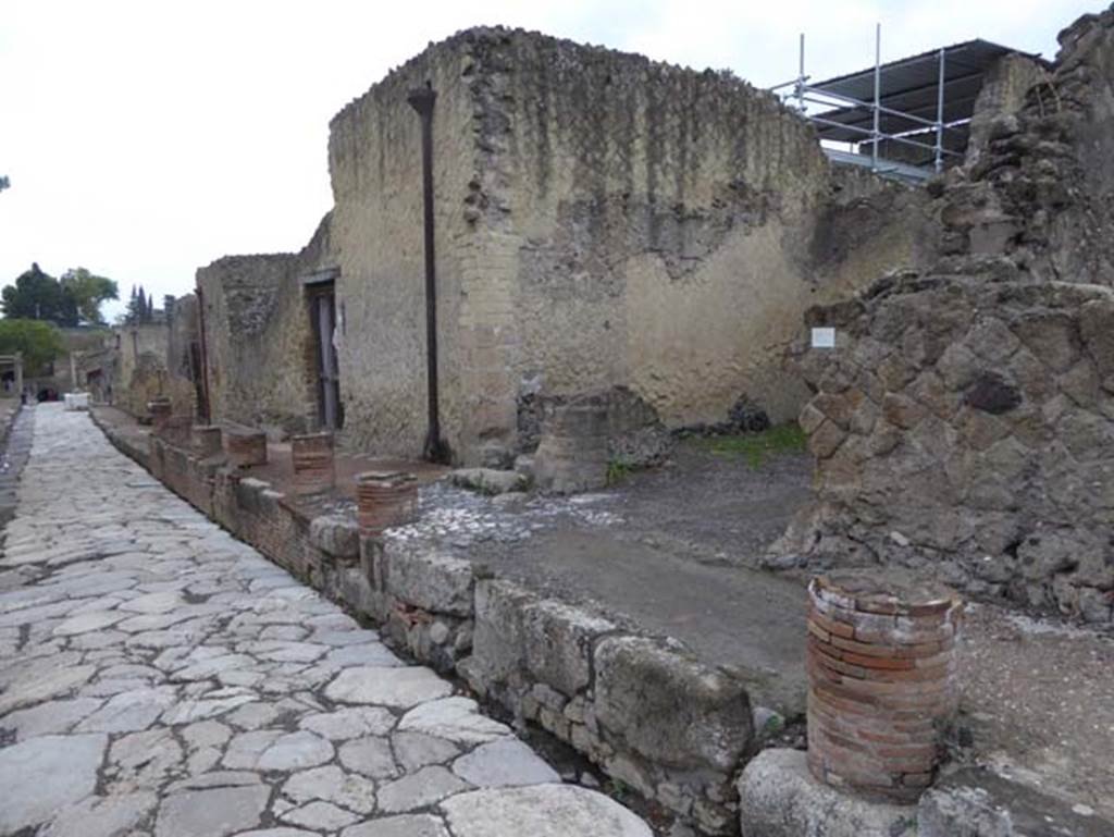 V.27, centre right, Herculaneum. October 2015. Looking south-west on Cardo V. Superiore.  Photo courtesy of Michael Binns.
