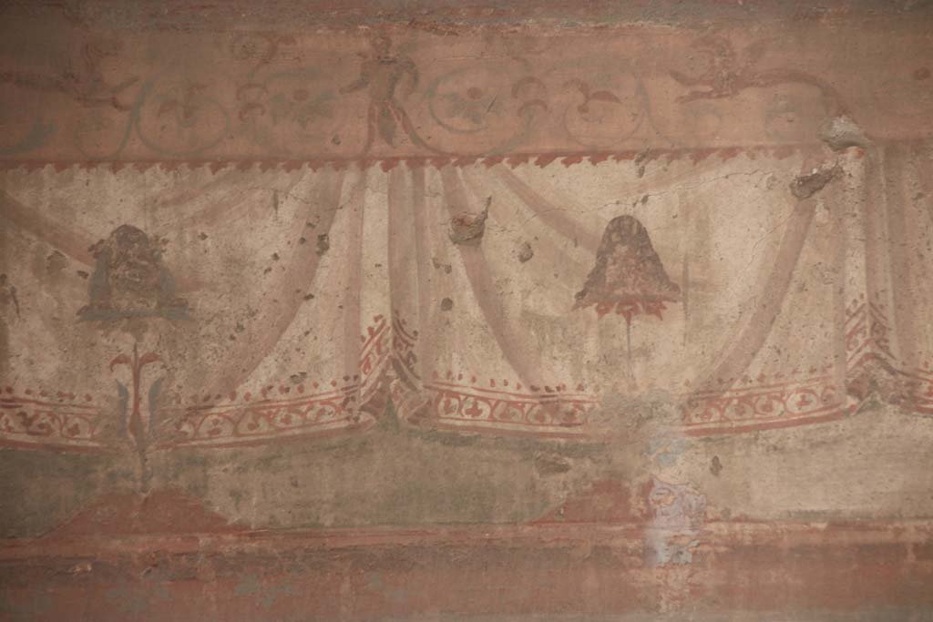 V. 35, Herculaneum, September 2015. Diaeta 6, painted stucco from south wall. Photo courtesy of Michael Binns.