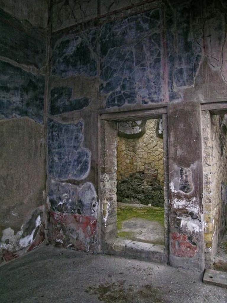 V.35, Herculaneum. May 2005.  Doorway to cubiculum 5, in north wall of Ala B.
Photo courtesy of Nicolas Monteix.

