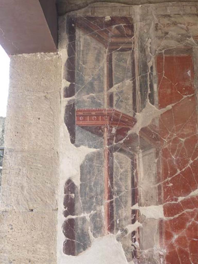 VI.13 Herculaneum. September 2017. Detail of painted wall from north end of east wall of tablinum.
Photo courtesy of Klaus Heese.

