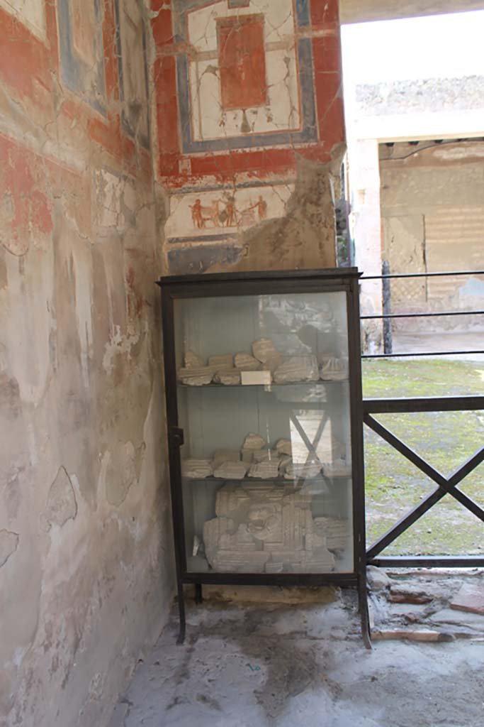 VI.16, Herculaneum, April 2018. South-east corner. Photo courtesy of Ian Lycett-King. Use is subject to Creative Commons Attribution-NonCommercial License v.4 International.

