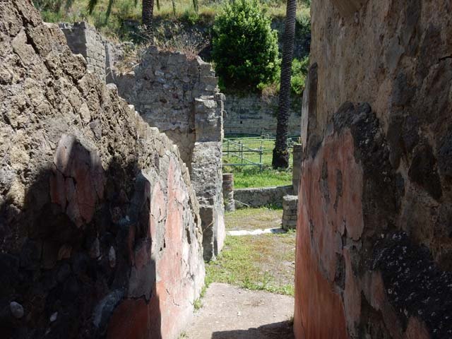 Ins. Orientalis I, 2, Herculaneum. May 2018. 
Looking east along corridor towards peristyle and rear rooms. Photo courtesy of Buzz Ferebee.  
