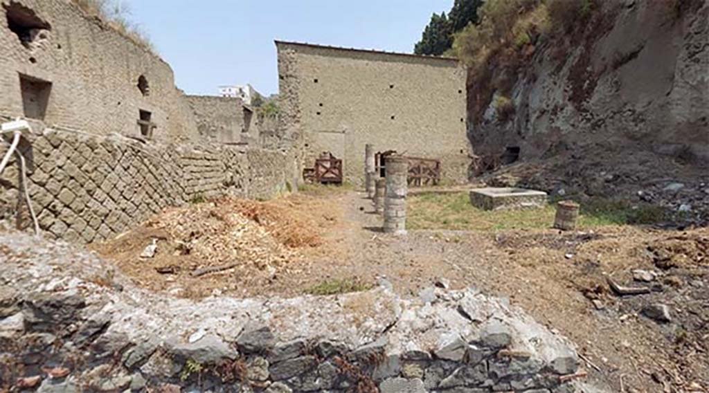 Ins. Or. II.1b, Herculaneum. 2004. Looking north from entrance.