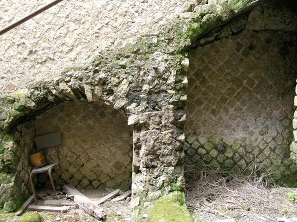 Ins Or II, 15, Herculaneum. May 2004. Rear room, detail of vaulted areas beneath steps against south wall.  
Photo courtesy of Nicolas Monteix.
