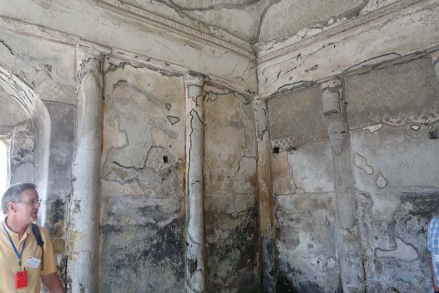 Suburban Baths, Herculaneum. June 2014. Detail from west wall and north-west corner of possible waiting room or diaeta. Photo courtesy of Michael Binns.
