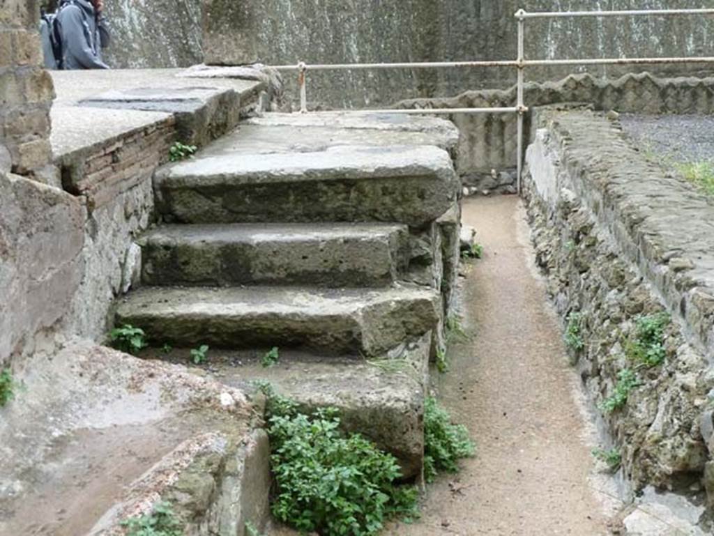 Herculaneum, September 2015. Sacred Area terrace,  steps to the shrine of the Four Gods.