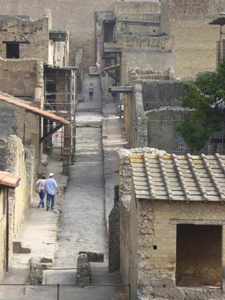 Cardo IV Inferiore, Herculaneum, October 2014. Looking north from access roadway, between Ins. III, on left, and Ins. IV, 2/1 on right. Photo courtesy of Michael Binns.
