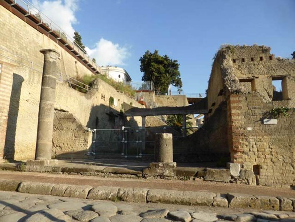 Ins. Orientalis II, 19 Herculaneum, September 2015. 
Looking east towards north end of site, from east end of Ins. V and Decumanus Maximus.
