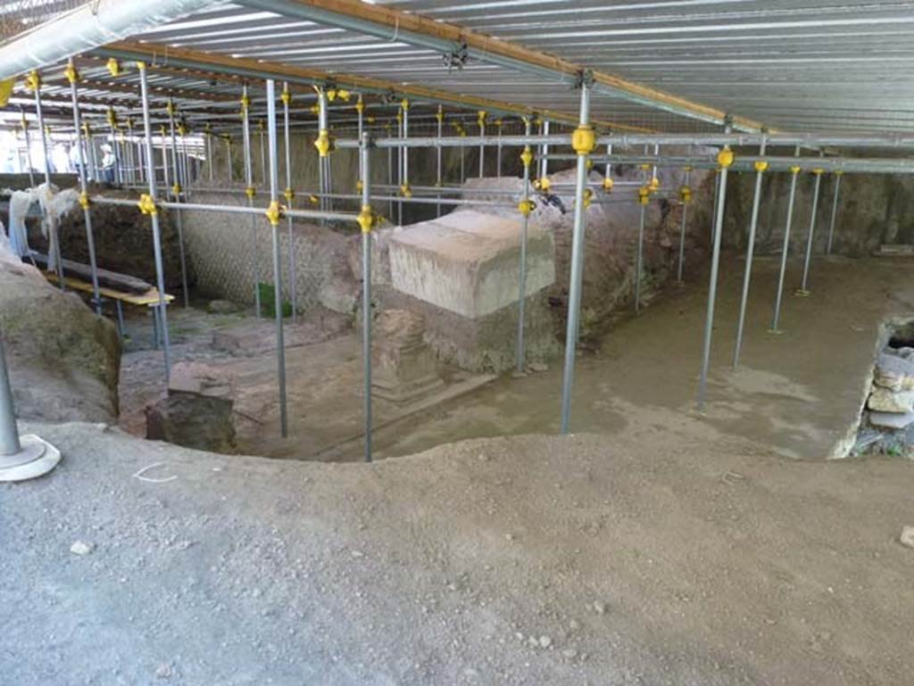 House of Dionysiac Reliefs, Herculaneum, seaside pavilion, June 2012. East end, looking north-west to portico (e) in front of room (b). 
Photo courtesy of Michael Binns.

