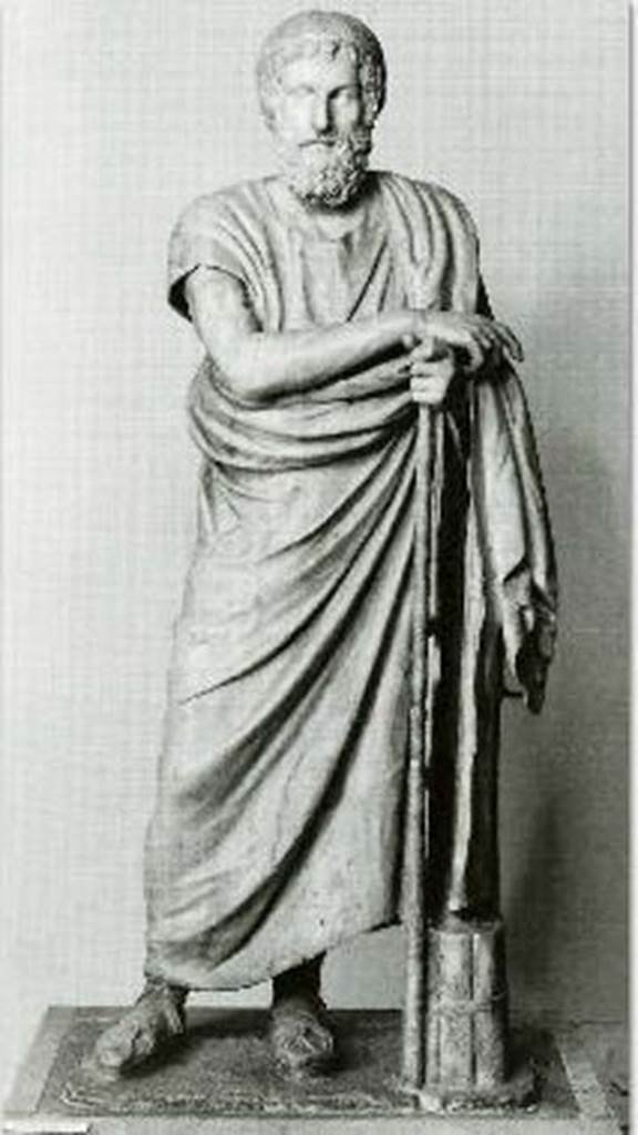 Villa dei Papiri, Herculaneum. Marble statue of Isocrates. Found in 1756, in the east portico.
Now in Naples Archaeological Museum. Inventory number 6162.
