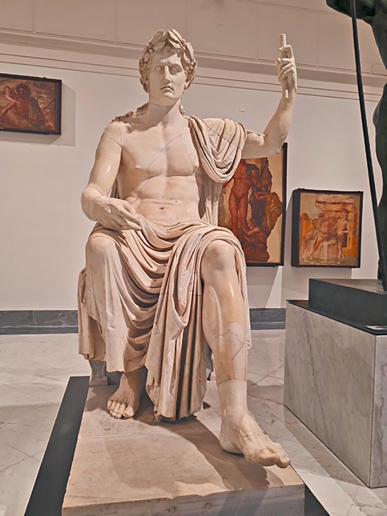 Herculaneum Augusteum. April 2023. 
Detail of white marble statue of Augustus, inv. 6040, with modern additions of the head and arms. 
Photo courtesy of Giuseppe Ciaramella.

