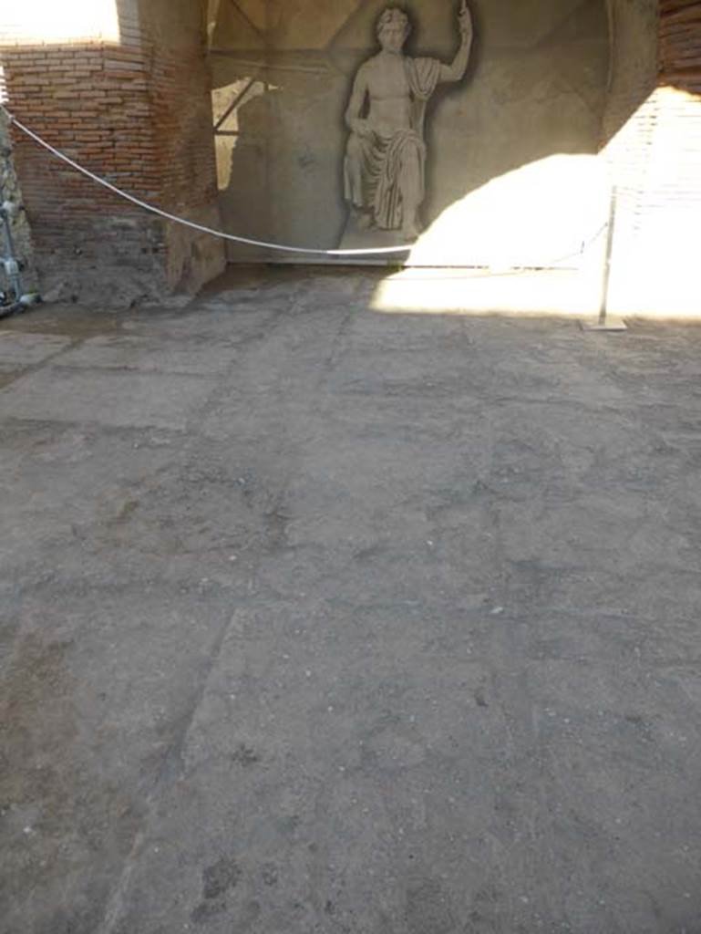 Herculaneum, September 2015. Floor under four-sided arch leading to east side of Augusteum