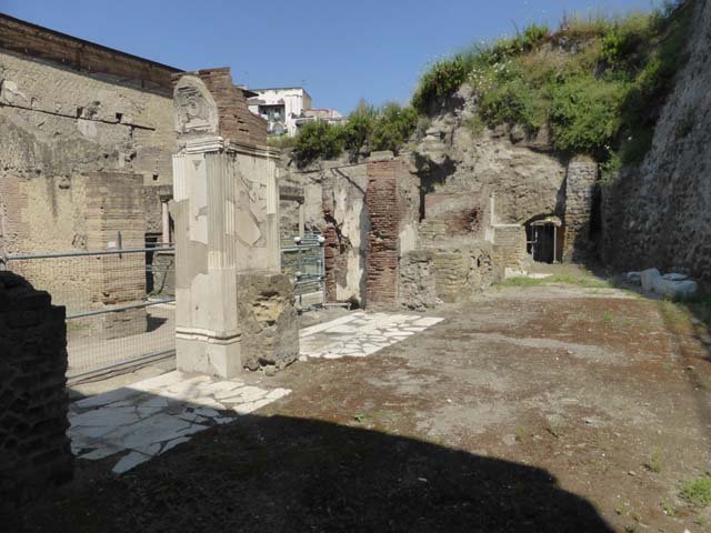 Herculaneum, April 2007. Looking west from four-sided arch.
Photo courtesy of Nicolas Monteix.
