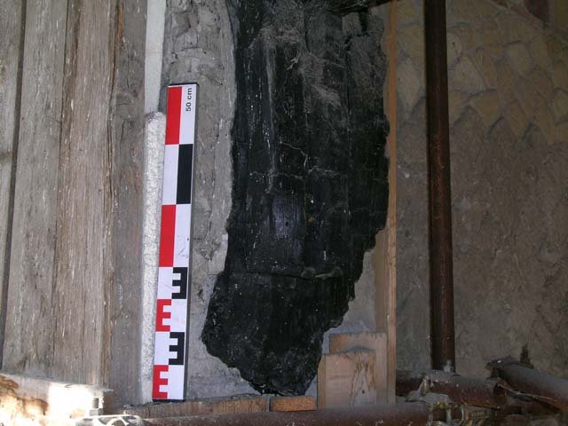 Decumanus Maximus, Herculaneum. March 2014. Detail from inside doorway numbered 4.
Foto Annette Haug, ERC Grant 681269 DÉCOR.

