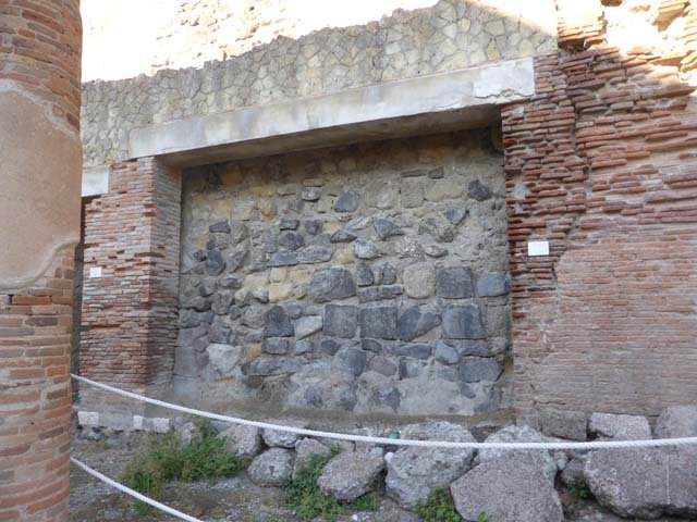 Decumanus Maximus, Herculaneum, September 2015. Building on north side of the Decumanus Maximus, doorway numbered 10.