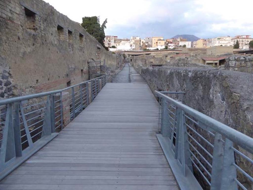 Herculaneum, September 2015. Looking north across access bridge towards Cardo III.
Photo courtesy of Michael Binns.
