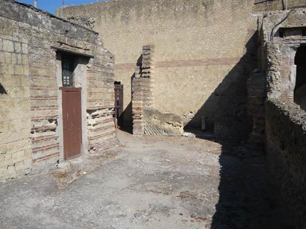 II.1 Herculaneum, August 2013. Rooms on west side of atrium. Photo courtesy of Buzz Ferebee.

