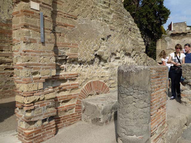 II.2 Herculaneum, October 2014. North side of entrance doorway. Photo courtesy of Michael Binns.