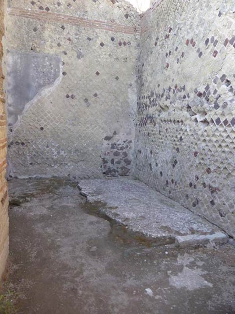 II.2 Herculaneum, September 2015. Looking west across room in north-east corner from peristyle.
