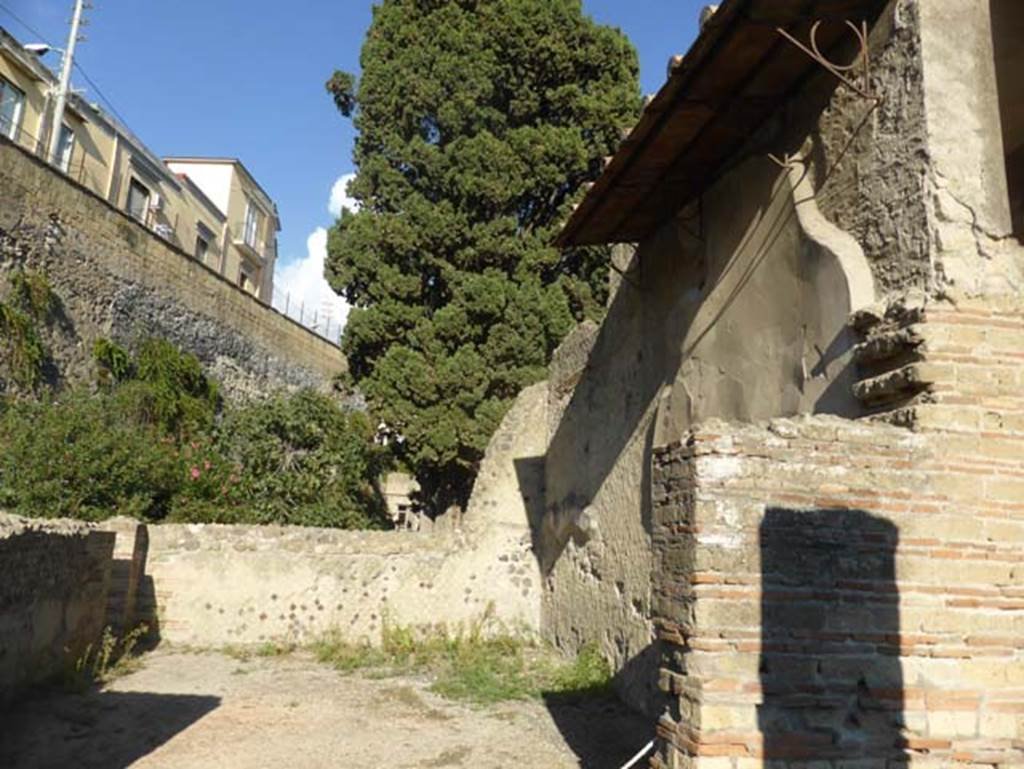 II.2 Herculaneum, September 2019. Looking towards west wall of exedra, at the north end (on right) was a doorway into a corridor/room. 
Photo courtesy of Klaus Heese.
