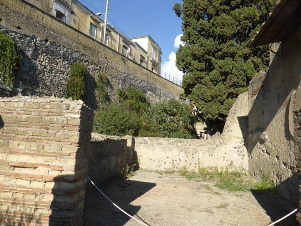 II.2 Herculaneum, September 2015. Looking towards remaining west and north wall of rectangular exedra. At the north end of the west wall was a doorway into a corridor/room.  According to Pesando and Guidobaldi, the flooring which was of polychrome marble was carried away by the Bourbon excavators.

