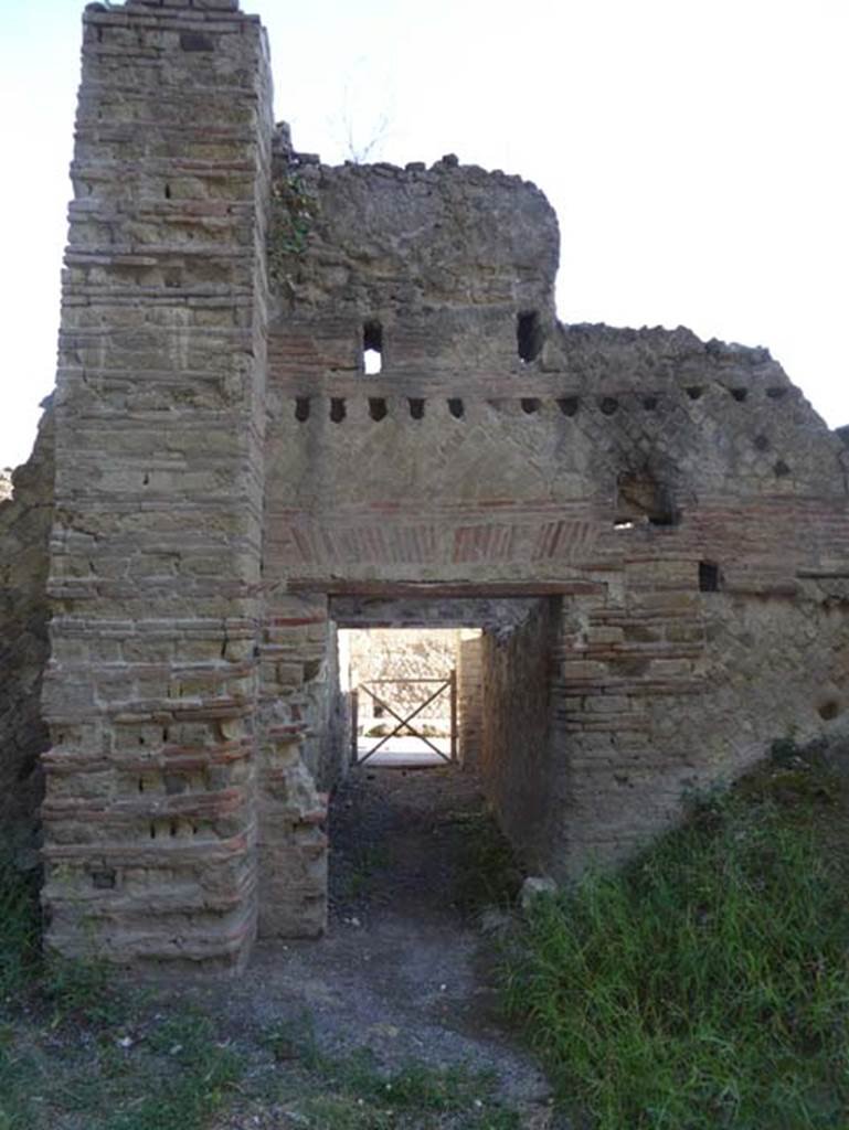 II.5 Herculaneum, September 2015.  Looking east along entrance corridor towards entrance doorway onto Cardo III Inferiore.  Photo courtesy of Michael Binns

