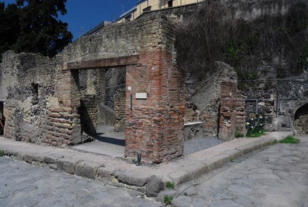 II.6/7, Herculaneum, June 2008. Looking south-west towards corner of Cardo III, lower left, and Decumanus Inferiore, on right.
Photo courtesy of Nicolas Monteix.
