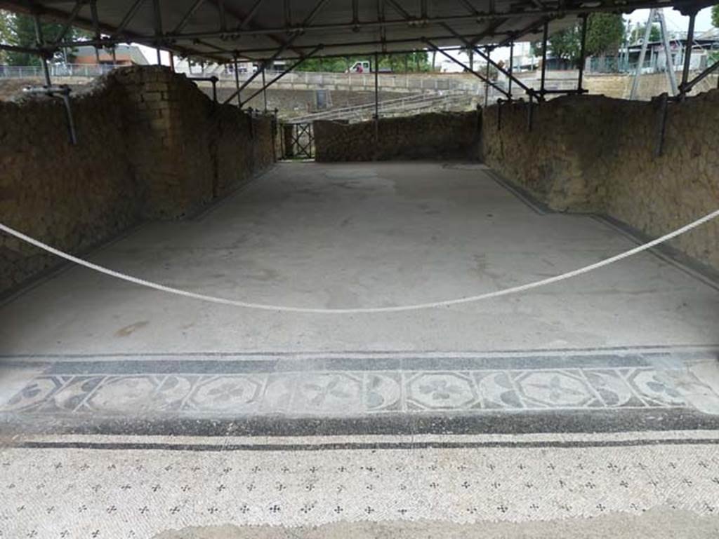 III.1 Herculaneum, September 2015.  Room 23, looking south from peristyle 31.