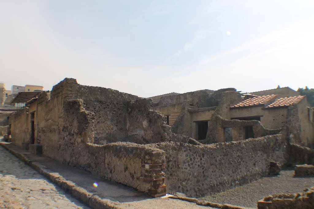 III.2 Herculaneum, March 2019. Looking towards entrance doorway on east side of Cardo III. 
Foto Annette Haug, ERC Grant 681269 DÉCOR.

