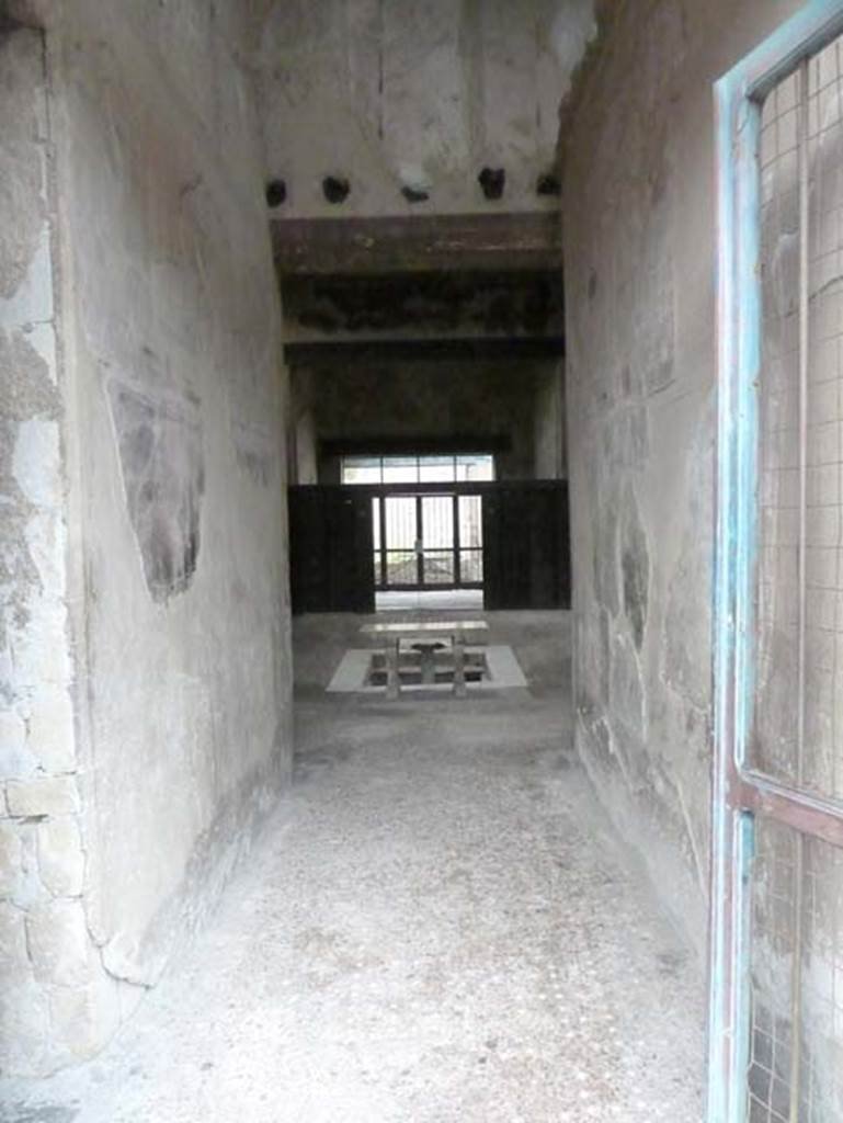 III.11, Herculaneum.   Photo by Theodor Benzinger.  Looking west across atrium towards wooden screen/partition into tablinum, from entrance corridor. Used with the permission of the Institute of Archaeology, University of Oxford. File name INSTARCHbx21im001 Resource ID 37883. See photo on University of Oxford HEIR database


