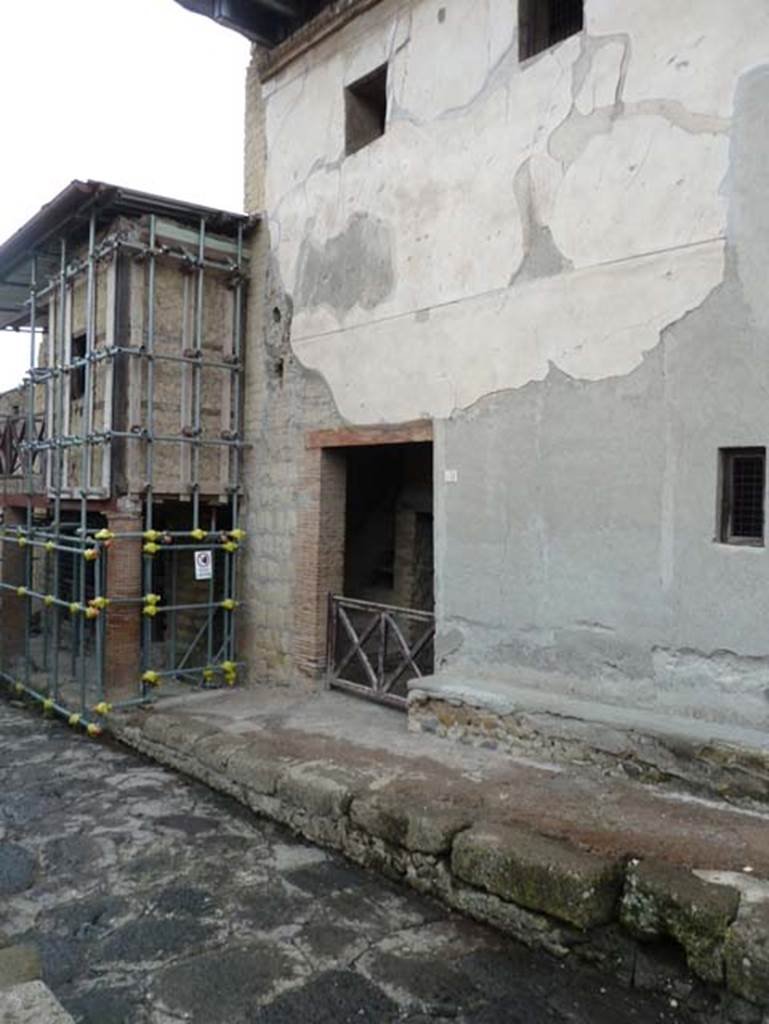 Ins. III.12, Herculaneum, September 2015. Entrance doorway on west side of Cardo IV Inferiore.