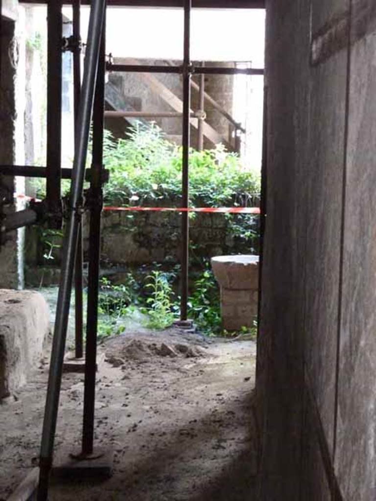 III.14 Herculaneum. May 2010. Looking west towards small courtyard.
According to Jashemski, this paved courtyard gave light to the various rooms in this dwelling.
The courtyard was enclosed with a small low wall to form a basin to collect rainwater.
See Jashemski, W. F., 1993. The Gardens of Pompeii, Volume II: Appendices. New York: Caratzas. (p.260)

