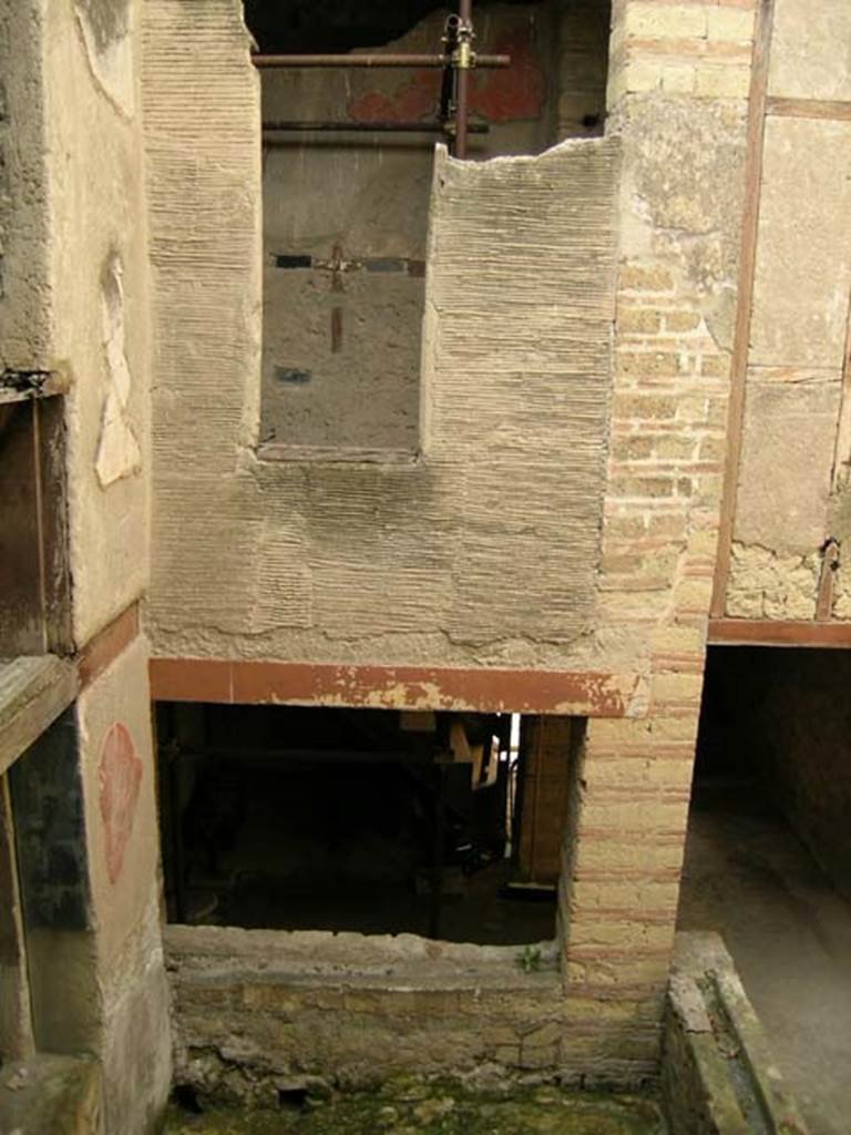 III.14/15 Herculaneum, April 2005. Threshold of room 11. Photo courtesy of Nicolas Monteix.