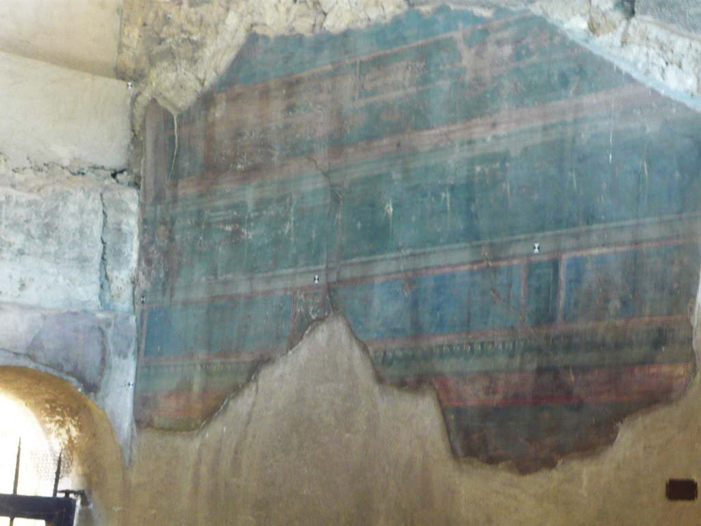 III.19/18/1, Herculaneum, August 2013. 
Detail of north-east corner of apodyterium 3 or dressing or waiting room. Photo courtesy of Buzz Ferebee.
