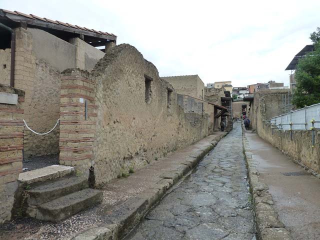 Cardo IV Inferiore, Herculaneum, September 2015. Looking north-west towards doorway at III.19, on left.
