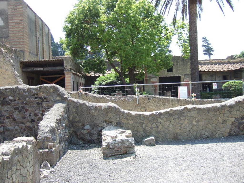 III, 19/18/1. May 2006. Room 32, looking east towards Cardo IV Inferiore, and across to the House of Mosaic Atrium