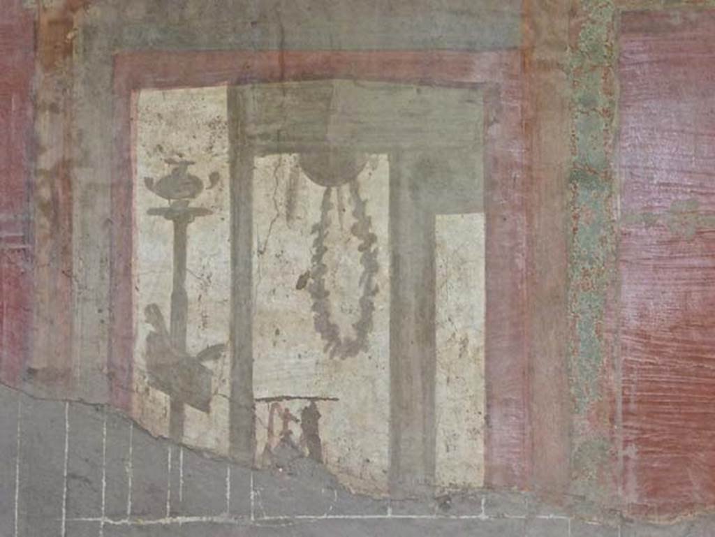 IV.2/1, Herculaneum, September 2016. Cubiculum 10, detail of painted decoration from east wall.  Photo courtesy of Michael Binns.
