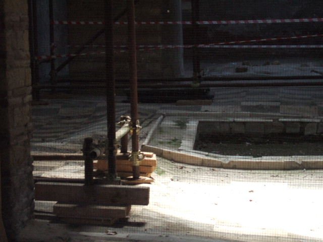 Ins. IV.2, Herculaneum, September 2015. Looking east towards atrium, under restoration.